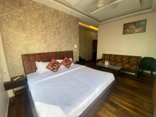Hotel Sita Palace On Heritage Ghats Of Benaras - Varanasi - 1
