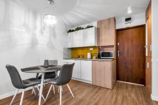 Park Mirowski Yellow Studio by BookingHost - 6