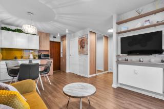 Park Mirowski Yellow Studio by BookingHost - 5