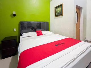 RedDoorz near Pantai Pandan Sibolga 2 - Halangan - 2