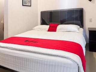RedDoorz near Pantai Pandan Sibolga 2 - Halangan - 1