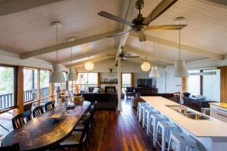 Beautiful Large Home, Big Bay Views, Open Fire - Hyams Beach - 0