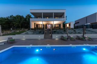 Luxury Villa Althea with large garden and Pool Heating - Ružići - 0