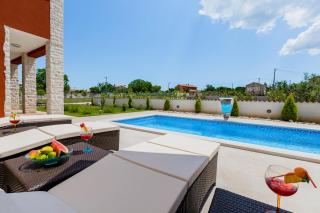 Villa Delle Rondini in Central Istria with Whirlpool and Sauna for 8 persons - 2