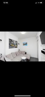 House @ Queens University - Belfast - 8