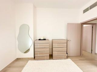 Vibrant 2BR Lake View withPool&Gym Access 430B1 - Abu Dhabi - 2