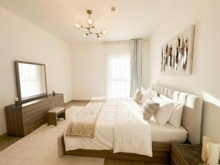 Vibrant 2BR Lake View withPool&Gym Access 430B1 - Abu Dhabi - 1