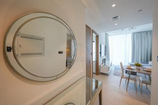 Bright Apartment With Panoramic CityScape Views - 3