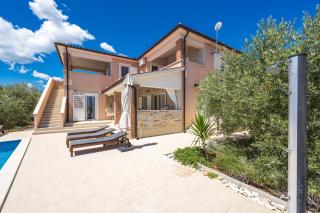 Villa Javor near Pula only 1 km from the beach with sea view and heated pool - 6