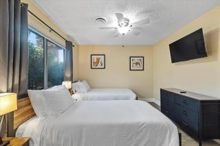 Stylish home with pool and spa - 3