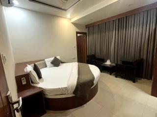 Hotel The Safari - Zirakpur - 8