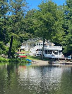 Peaceful place at the lake - 6