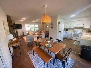 Secluded Lakeview retreat by Eureka Springs-CANOE - Eureka Springs - 0