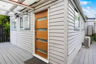 Calgary Cottage with air con - 7