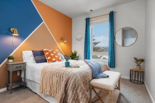 NEW Great Escape 404 2BR Condo Near Downtown and Bay - 1