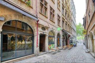 NEW / Belle et Rebelle avec jacuzzi - Lyon - 8