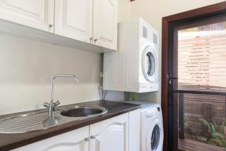 Family retreat, Pool, WiFi, Games by Custom Bnb Hosting - 4