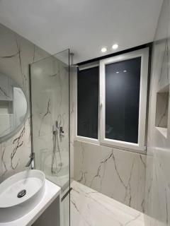 Spacious Apartment Ish-Blloku Area - Tirana - 1