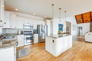 Sapphire Mountaintop Cabin with Views and 2 Decks - 3