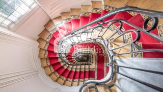 Master and kids bdrs separated from rest of the house - París - 1