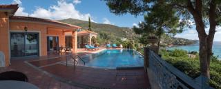 Traditional stone house by the sea. - 3