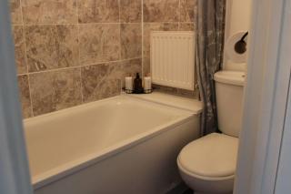 Apartment - Sleeps 4 - Garden - Parking - 4