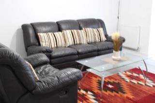 Stunning 2-Bed Ground floor Apartment in Romford - Romford - 4