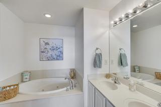 High-Floor Osage Beach Condo with Lake and Park Views - Osage Beach - 1