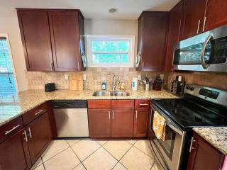 Peaceful home near Southpoint/RD Air (Sleeps 16) - Durham - 4
