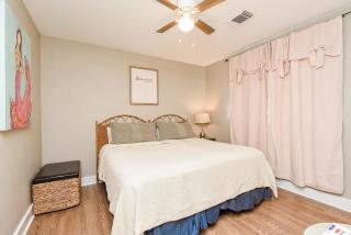 Relax and Unwind at Our 7BR Oasis - Conroe - 7