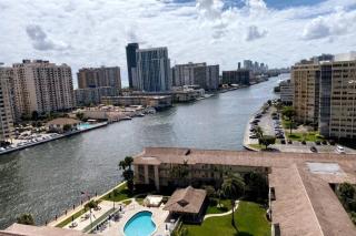 Miami Beach 1B/1B Incredible View apartment with Kitchen - Hallandale Beach - 3