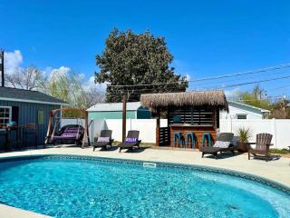 The Oasis - Heated POOL - Tiki Bar - Beach Life! - Carolina Beach - 0