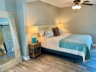 The Oasis - Heated POOL - Tiki Bar - Beach Life! - Carolina Beach - 4