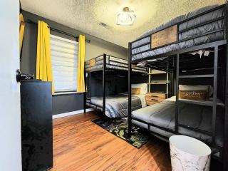 HI-TEK MANOR B - Prime Location - 2-75 inch 4K TVs - Charleston - 5