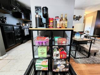 HI-TEK MANOR B - Prime Location - 2-75 inch 4K TVs - Charleston - 1
