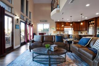 Lake House - A Birdy Vacation Rental - Canyon Lake - 2