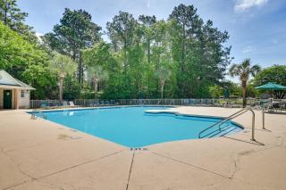 Pawleys Island Condo with Screened Porch and Golfing! - 0