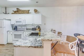 Golf Course View and Pool Access River Oaks Condo - Myrtle Beach - 3