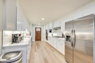Grand Lakefront Home in Hot Springs with Boat Dock! - Lake Hamilton - 3