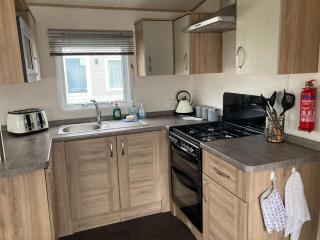 Luxury Pet Friendly Hot Tub Breaks at Tattershall - Lincoln - 1