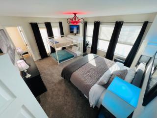 Bach-Wedding Retreat w Game Room, Theater and Hot Tub, 420ok Sleeps 25 - 3