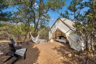 Cherry Cove Glamping W Hot tub AND Cowboy Pool - Luckenbach - 3