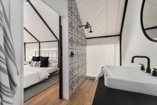 Cherry Cove Glamping W Hot tub AND Cowboy Pool - 7