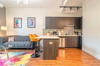 McCormick Place 420 friendly 3Br/2Ba with optional Parking - Chicago - 1
