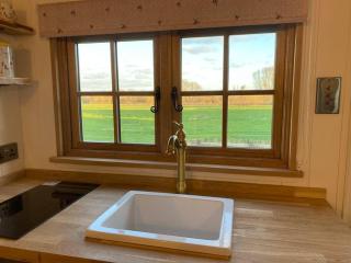 Luxury Shepherd Hut - Kelham - 4