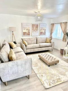 Historic Charm: *Perfect For Group Getaways* - Trowbridge - 1