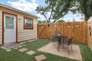 SATX - A Birdy Vacation Rental - 6