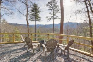Blue Ridge Retreat with Hot Tub and Mountain Views! - Blue Ridge - 0
