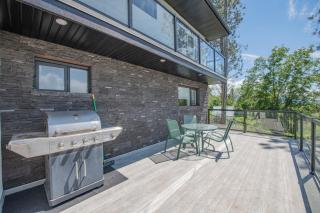 Lakeviews, big yard/deck, minutes to Silver Star/Golf/Wineries. - 5