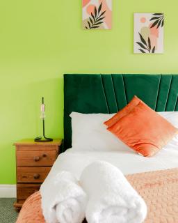 5BR House, Free Parking offA12, Contractor, Big Families, Relocation - 5